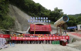 歷時一年半！留壩縣316國道柴關(guān)嶺1號隧道順利貫通縮略圖