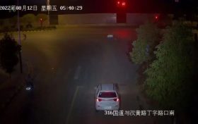 駕駛?cè)苏厥绿右?，被漢中交警查獲縮略圖