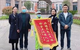 這個環(huán)衛(wèi)工人的暖心舉動，讓外地人決定在漢中買房！縮略圖
