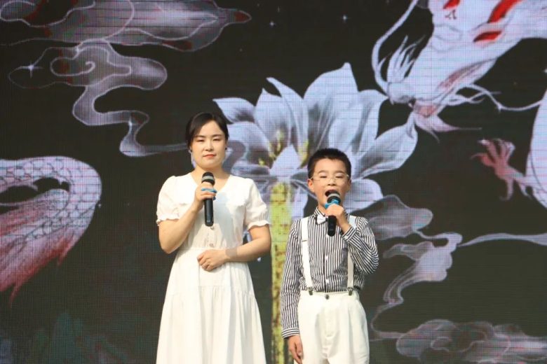 西鄉(xiāng)縣東關小學隆重舉行第八屆“紅梅杯”校園讀書節(jié)系列活動插圖5