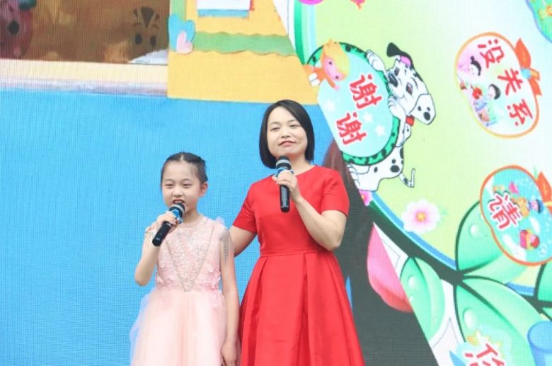 西鄉(xiāng)縣東關小學隆重舉行第八屆“紅梅杯”校園讀書節(jié)系列活動插圖6