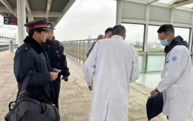 高鐵臨時停車1分鐘，洋縣西站緊急救護(hù)疾病旅客縮略圖