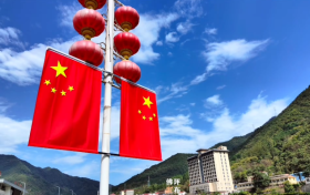 紅旗飄揚(yáng)！佛坪街頭國(guó)慶“氛圍感”拉滿縮略圖