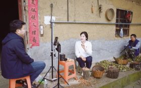 雨情影響銷路 云端接通市場丨佛坪：網(wǎng)絡(luò)直播助山貨出山縮略圖